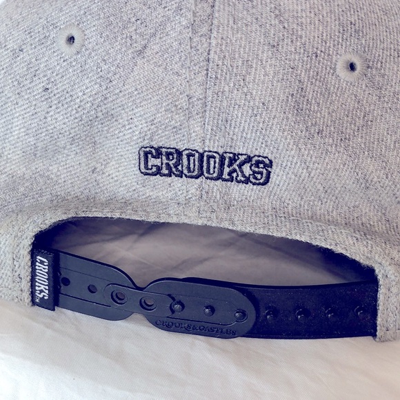 CROOKS & CASTLES Men’s black and gray woven SnapBack Medusa cap. One Size. - Picture 5 of 8